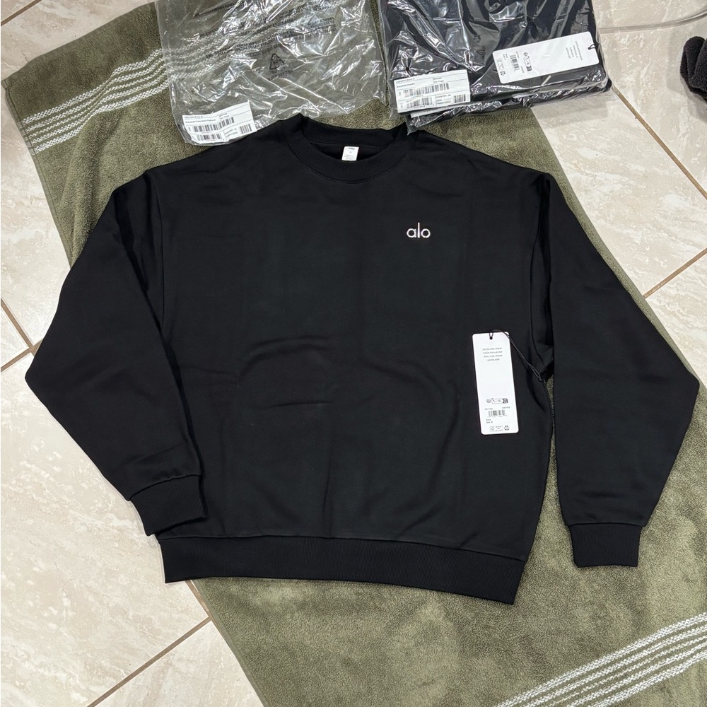 ALO Yoga Black Accolade Crew Pullover